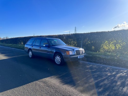 Classic Mercedes w124 300TD estate- 7 Seater - Nautic blue