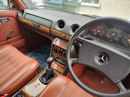 1982 Mercedes 200 - 3
