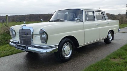 Mercedes-Benz 220 S b - A classic with aura and history