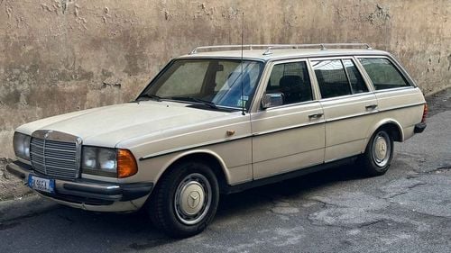 Picture of 1983 Mercedes 200t, service book, klima, sunroof - For Sale
