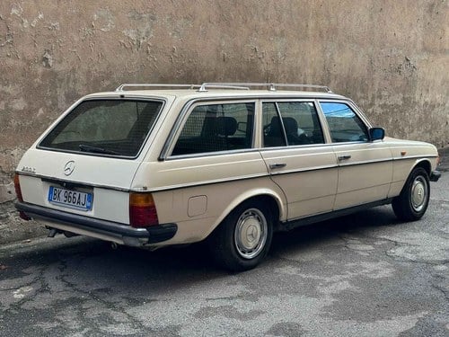 1983 Mercedes 200 - 2