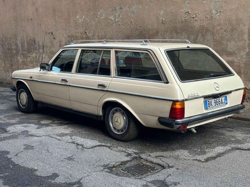 1983 Mercedes 200 - 4