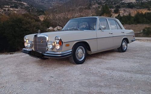 1965 Mercedes 250 (picture 1 of 33)