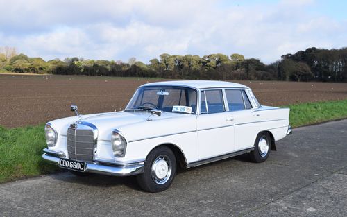 1965 Mercedes Fintail 300SE Auto (picture 1 of 41)