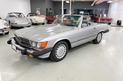 1987 Mercedes-Benz 560SL in Silver over Gray