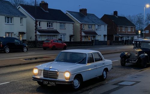 1971 Mercedes 220 W115 220 D (picture 1 of 12)
