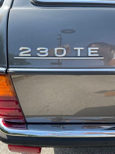 1983 Mercedes 230 - 6