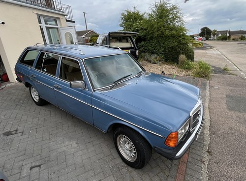 1983 Mercedes W123 300 TD Estate. NOW SOLD NOW SOLD