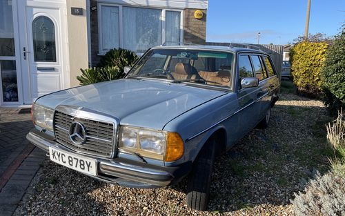 1983 Mercedes 300 W123 300 TD Estate (picture 1 of 9)