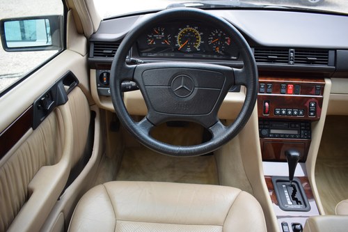 1995 Mercedes E Class - 8