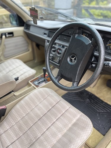 1990 Mercedes 190 E - 9