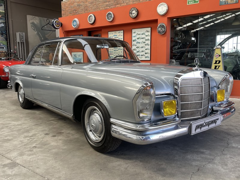 1966 Mercedes 250