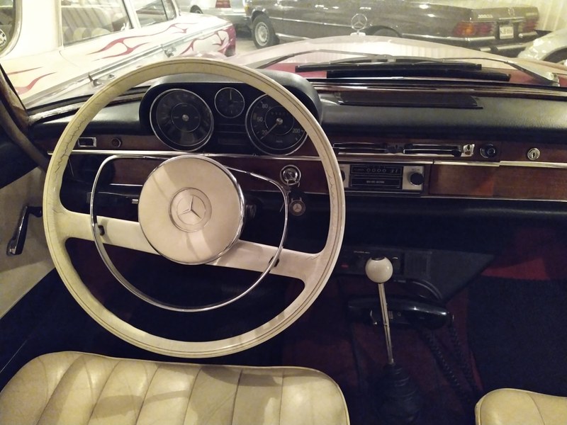 1967 Mercedes 250 - 7