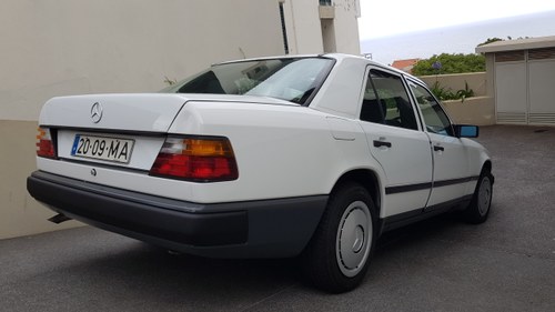 1990 Mercedes E Class - 3