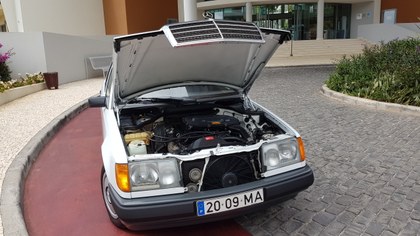 1991 Mercedes 200E RHD  (Petrol) -  38.030 Kms (23.750 Mls)
