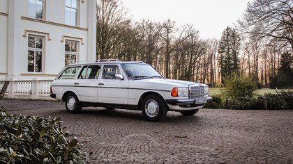 Beautiful and original Mercedes 200t in excellent condition