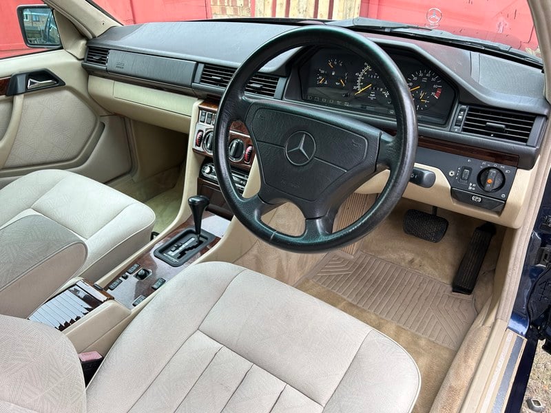 1995 Mercedes E Class - 7