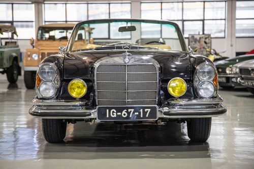 1693 Mercedes 220 - 3