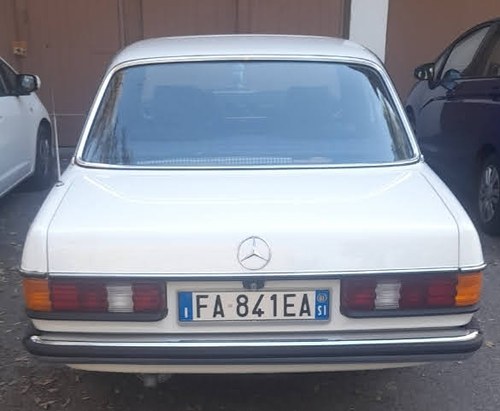 1981 Mercedes 200 - 5