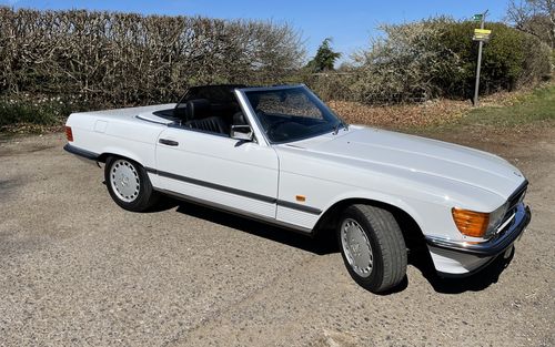1989 Mercedes SL Class R107 300 SL (picture 1 of 18)