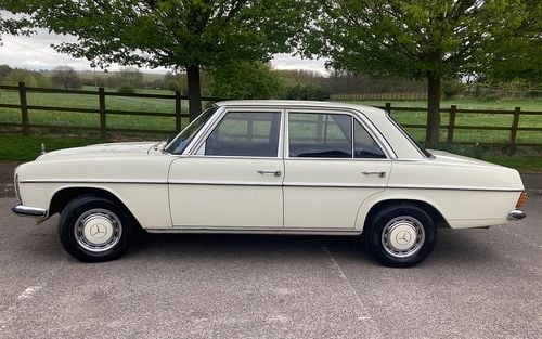 1973 Mercedes W114  230.6 Automatic (picture 1 of 14)