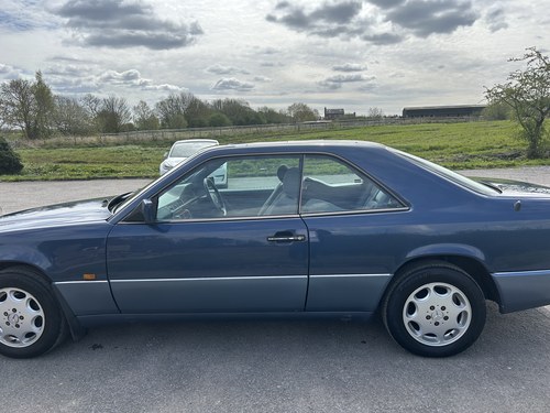 1993 Mercedes 220 - 3