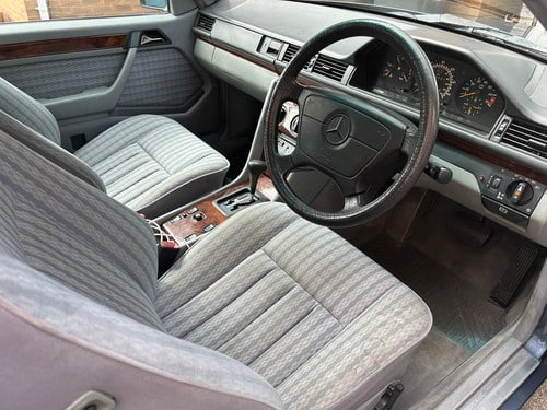 1993 Mercedes 220 - 8