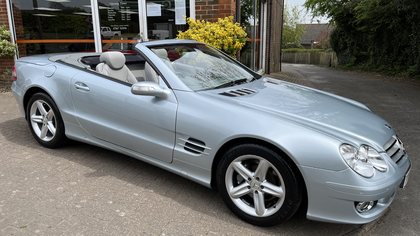 MERCEDES-BENZ SL350 7G-TRONIC (Just 26,000 miles)