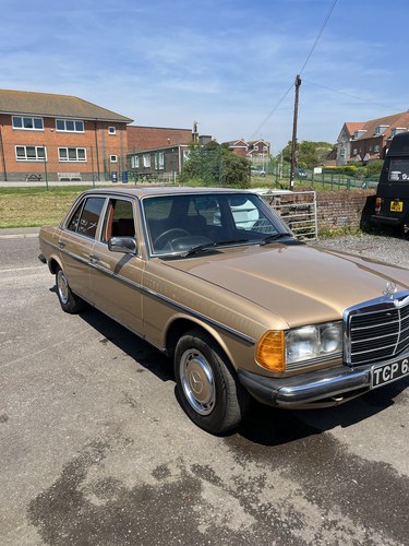1982 Mercedes 200 W123 200