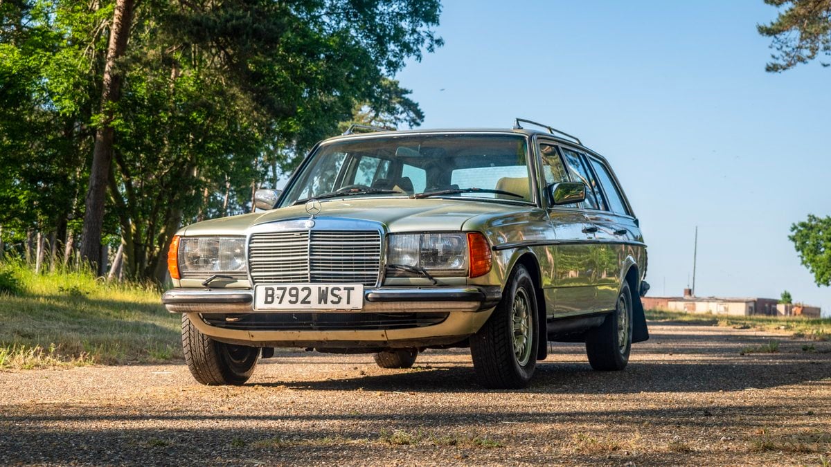 1984 Mercedes 280 Green Automatic 5 Speed Right Hand Drive In 1984-mercedes-280-green-automatic-5-speed-right-hand-drive-in