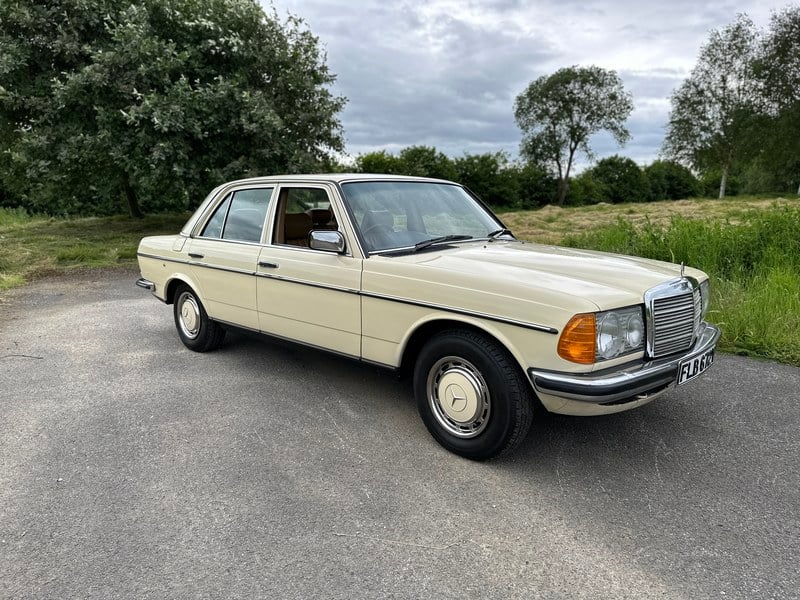1983 MERCEDES 230E (W123) AUTO 51,000 MILES SA IMPORT