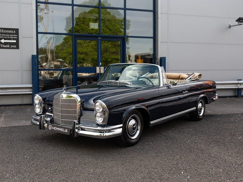 1967 Mercedes 250 SE Cabriolet (W111) - Fully Restored