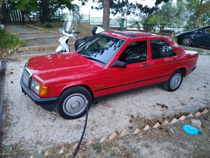 1985 Mercedes 190 E - 1 1985 Mercedes 190 E - 1