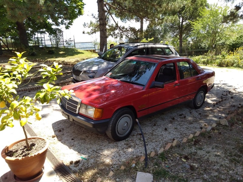 1985 Mercedes 190 E - 2 1985 Mercedes 190 E - 2