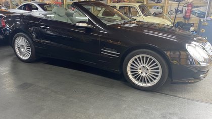 Merc 500SL -2 owner-low miles-high spec -immaculate