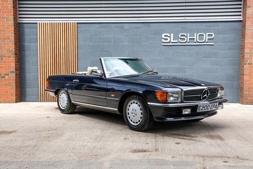 1988 Mercedes Benz R107 420SL Midnight Blue (904) VENDIDO