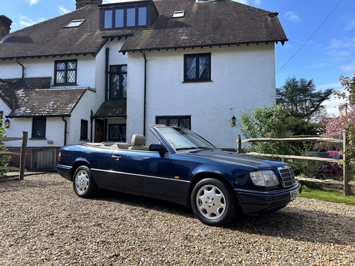 1995 Mercedes E Class A124 E220