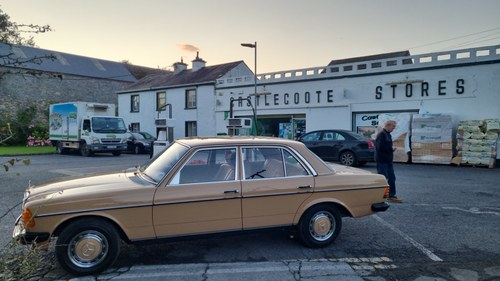 1977 Mercedes 200 W123 200