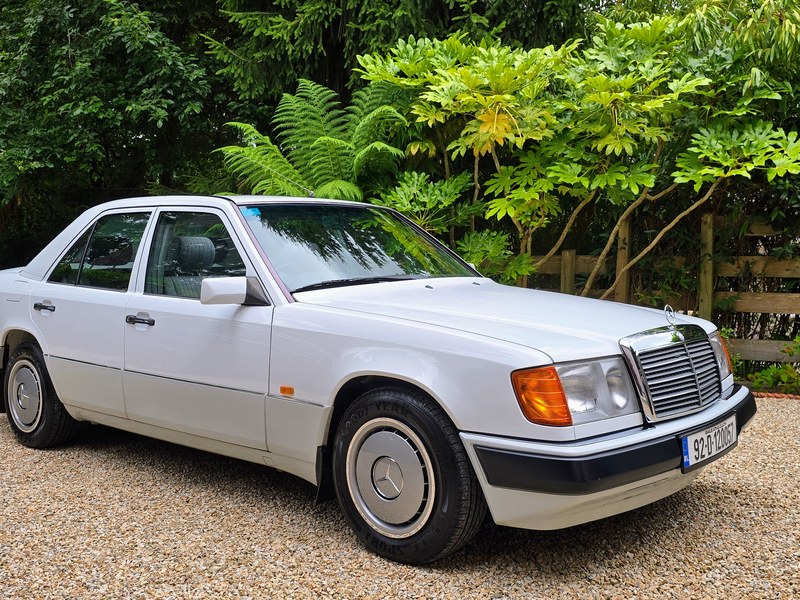 1992 Mercedes 250D only 34,000 Miles - Almost perfect