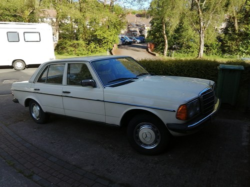 1977 Mercedes 230 W123 230