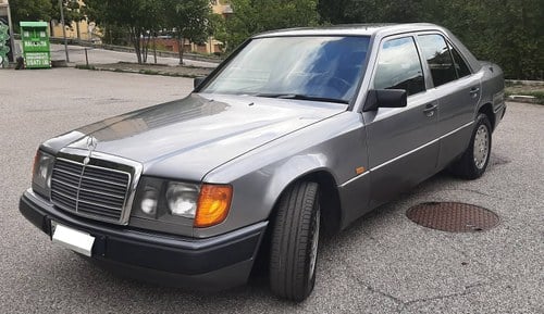 Mercedes W124 300D Turbo 4Matic berlina 1989