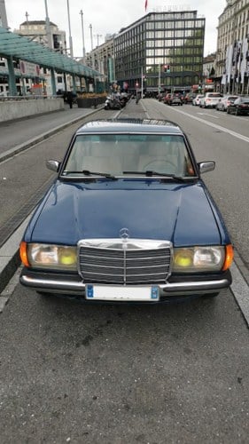 MERCEDES 230 E W123 - 1983 Kaufen Bei