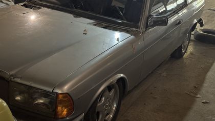 Mercedes 230 C123
