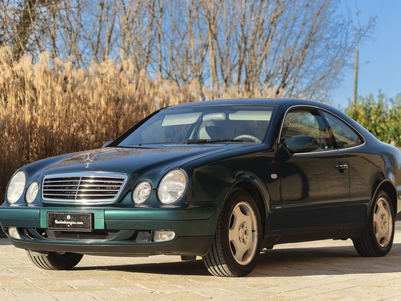 Clk Aziz 2009 Mercedes CLK Class Red Automatic, 5 speed Right Hand Drive in ...