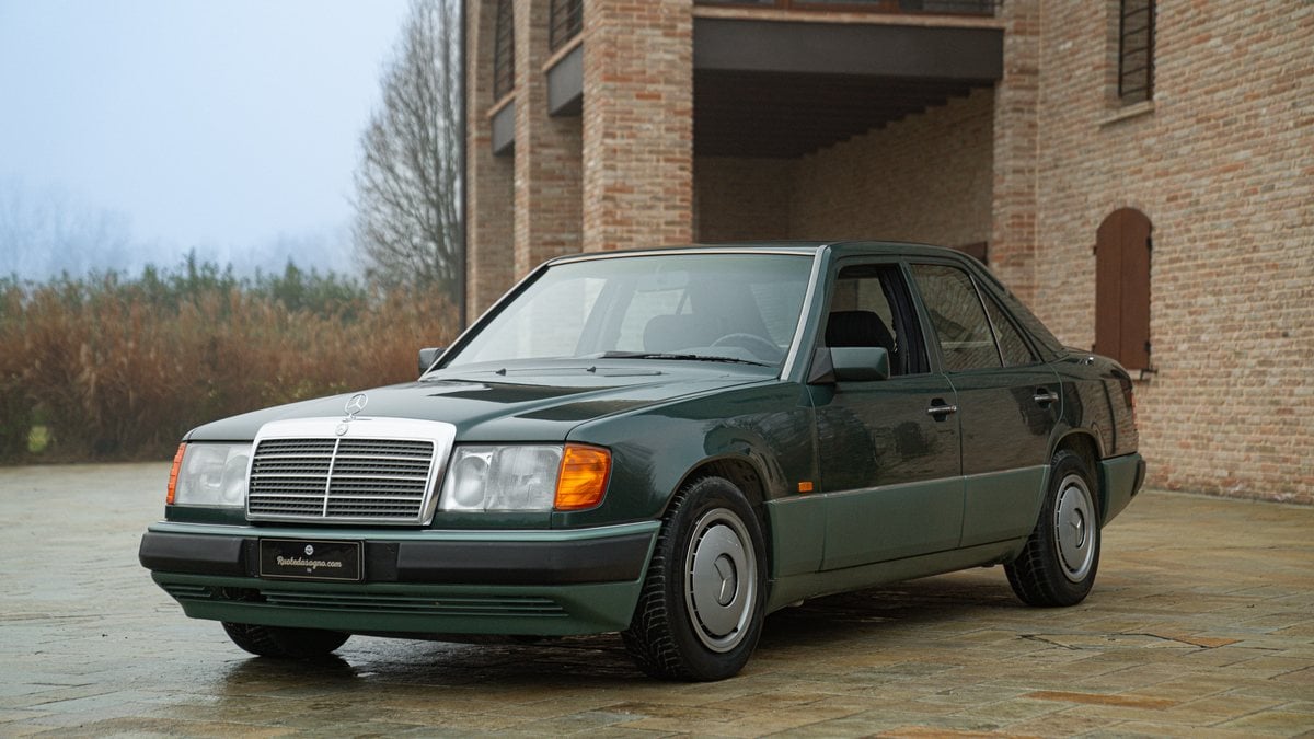 1990 Mercedes E Class Dark green Left Hand Drive in Italy - For Sale | Car & Classic