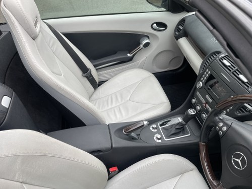 2005 Mercedes SLK 350 V6 with AIR SCARF, CREAM LEATHER
