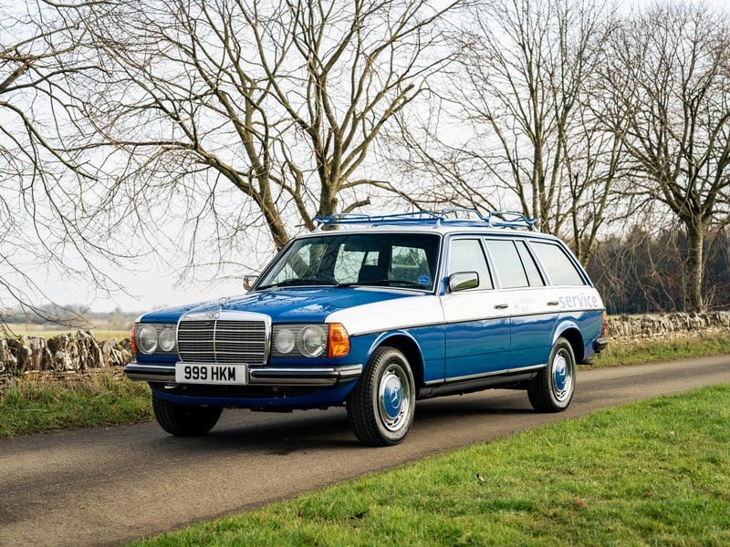 Rapid Classics: Eine Suche. Alle Oldtimer. 9 » Rapid Classics: Eine Suche. Alle Oldtimer. 1982 Mercedes 230TE Mercedes Benz UK Service Car