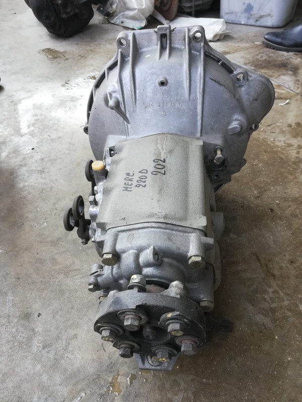 Mercedes 220 - 1 Mercedes 220 - 1