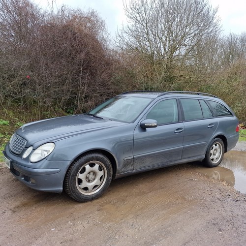 2005 Mercedes E Class W211 E270 6 speed manual ideal export