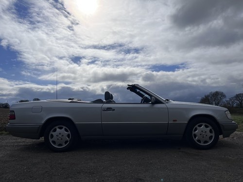 1994 Mercedes E Class A124 E220